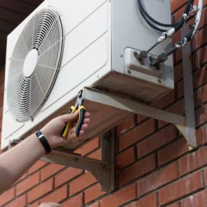 technician installing an ac condenser converse la